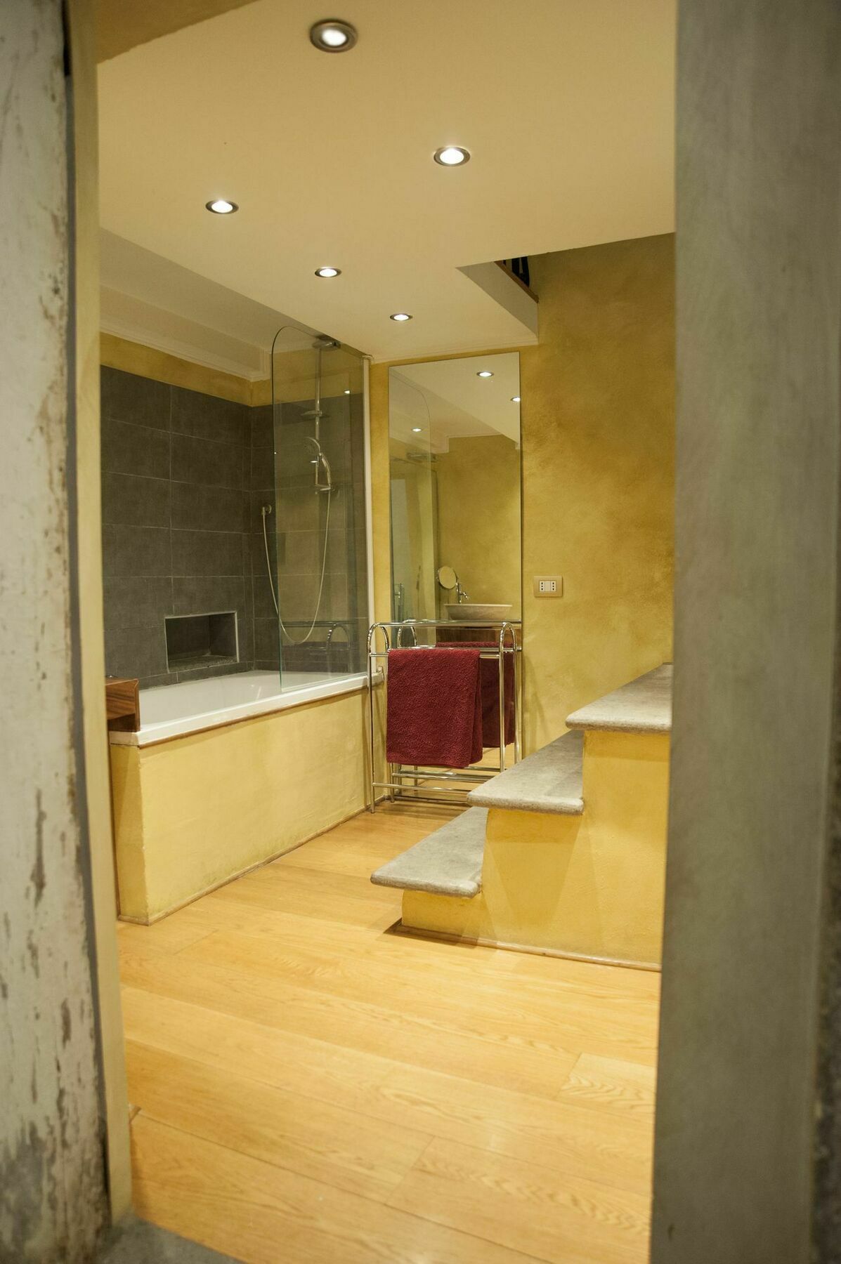 Magenta Luxury Specchi * Roma
