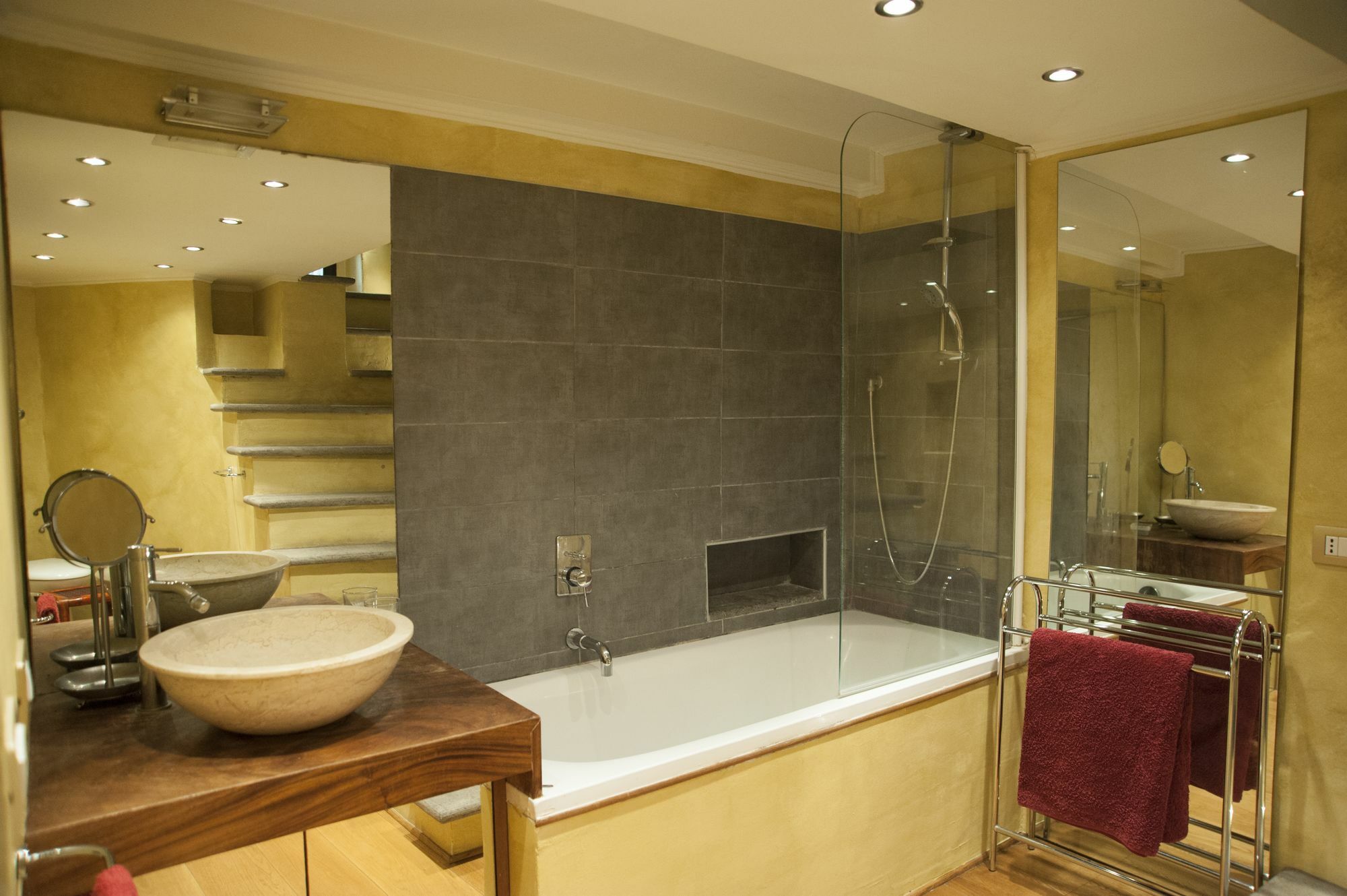 Magenta Luxury Specchi