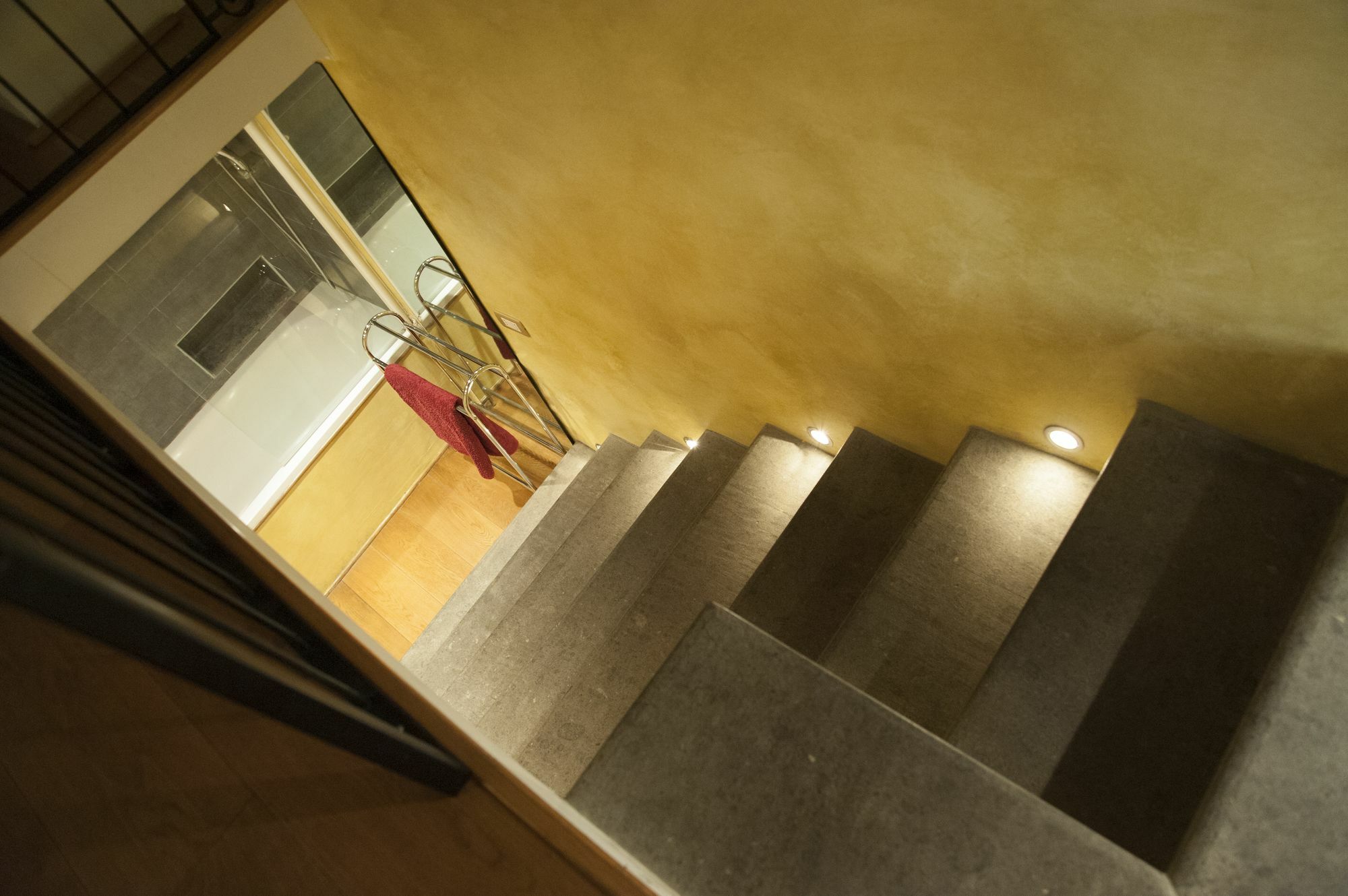 Magenta Luxury Specchi * Roma